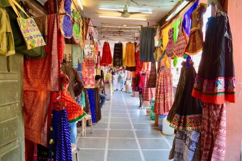 Delhi: Private Local Shopping Tour with Guide & Pickup - Key Points