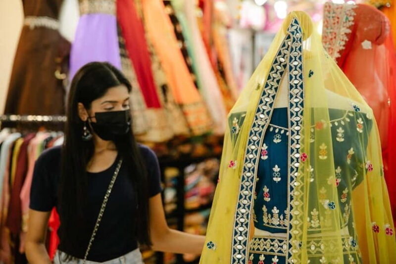 Delhi: Private Local Shopping Tour with Guide & Pickup - What to Expect and Pack