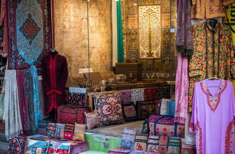 Delhi: Private Shopping Tour with a Local Guide and Transfer - An In-Depth Look at the Experience