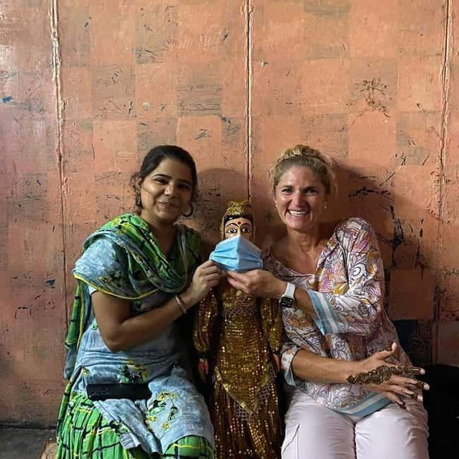 Delhi: Street Performers Walk Local Tour - Key Points
