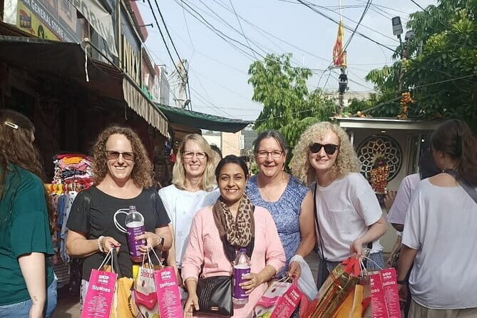Delhi : Wedding Shopping Tour with Female Guide - An In-Depth Look at the Wedding Shopping Tour