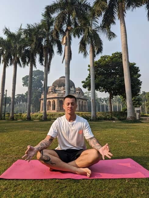 Delhi: Yoga in Lodhi Garden - An In-Depth Look at the Yoga Experience