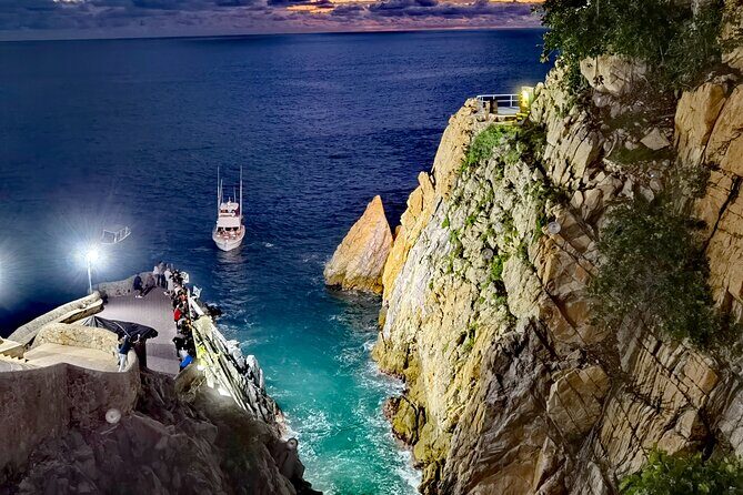 DeLuxe Cliff Divers+Sunset Exhibition byNight w/Different Options - An In-Depth Look at the Experience