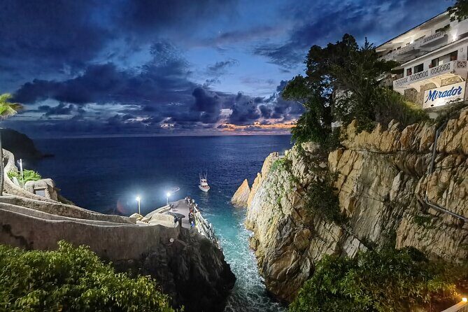 DeLuxe Cliff Divers+Sunset Exhibition byNight w/Different Options - The Sum Up