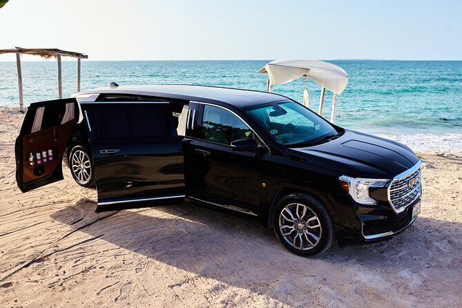Deluxe GMC Limousine from CUN Airport to Cancun Hotel Zone - Key Points