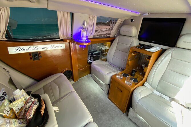 Deluxe GMC Limousine from CUN Airport to Cancun Hotel Zone - Who is This Experience Best For?
