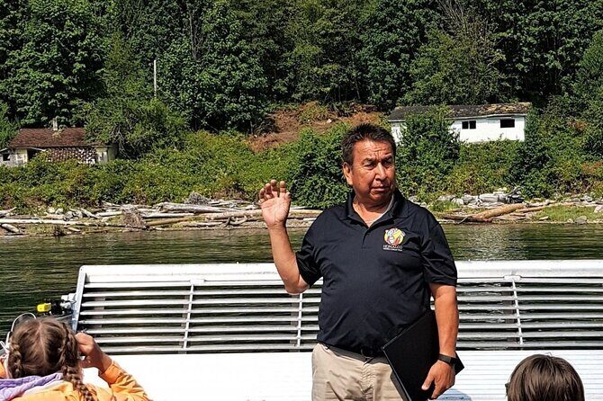 Deluxe Grizzlies and Culture Tour in Campbell River - Land-Based Wildlife Search in Grizzly Country