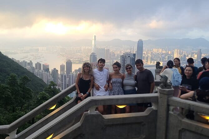 Deluxe Hong Kong City Tour using Mercedes-Benz V-Class Car+ Guide - Key Points