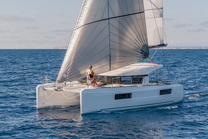 Deluxe Private Boats - 40 ft Catamaran - Overview of the Experience