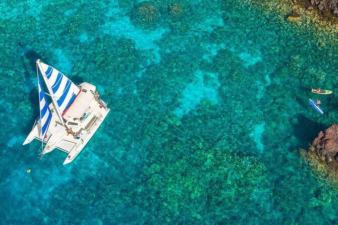 Deluxe Sail & Snorkel to the Captain Cook Monument - Food and Beverages