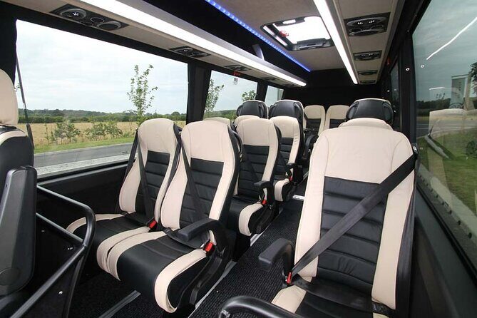 Departure Seattle City to Seattle Airport SEA by Minibus or SUV - The Experience in Detail