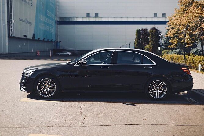 Departure Transfer: Adelaide to Airport ADL by Business Car - Key Points