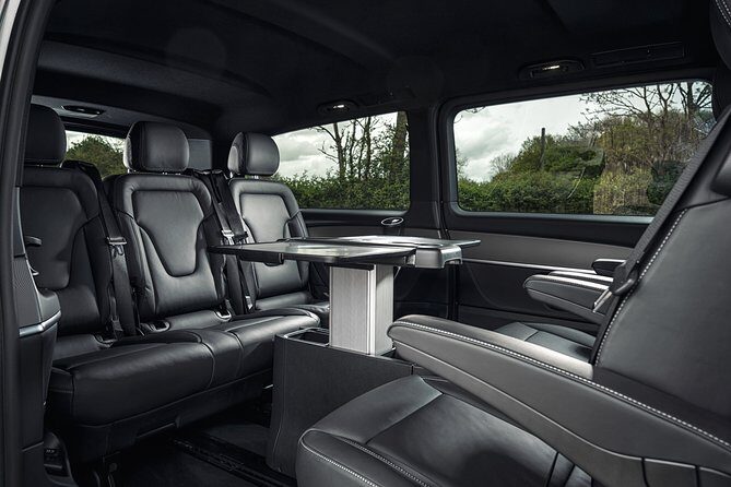 Departure Transfer from Melbourne to Melbourne Airport MEL in Van - Why Choose a Private Airport Transfer?