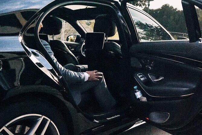 Departure Transfer: Perth to Perth Airport PER by Business Car - The Details of the Experience
