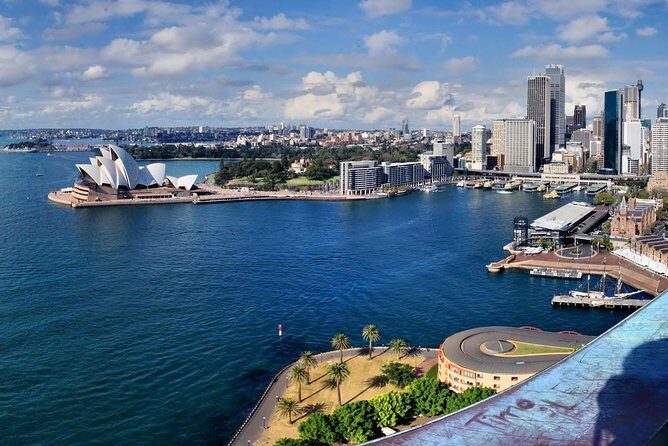 Departure Transfer: Sydney to Sydney Airport SYD in Business Car - Key Points