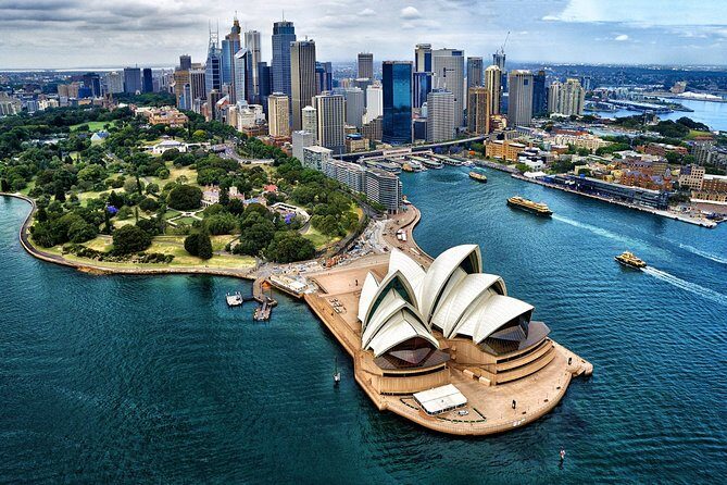 Departure Transfer: Sydney to Sydney Airport SYD in Luxury Van - A Reliable and Comfortable Way to Depart Sydney