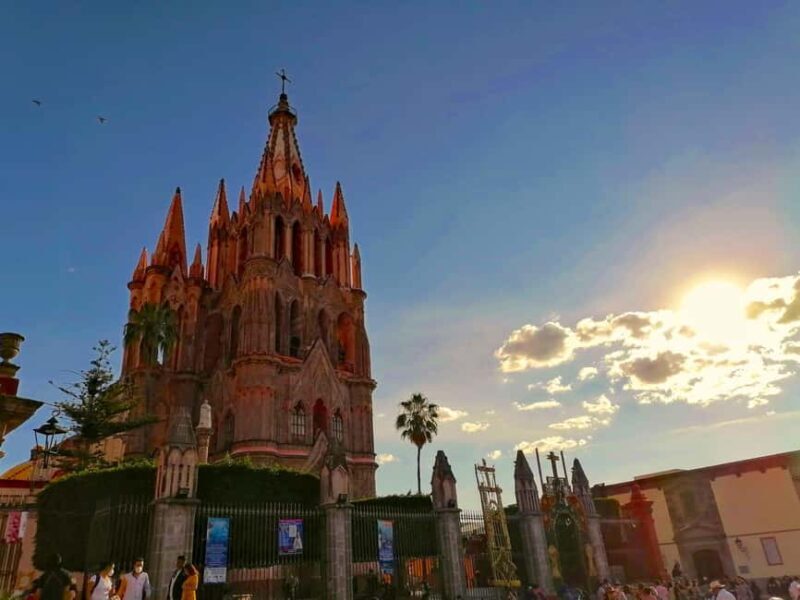 Desde Querétaro: San Miguel de Allende, Dolores y Atotonilco - Starting Point: Querétaro’s Main Square and Casa de la Corregidora