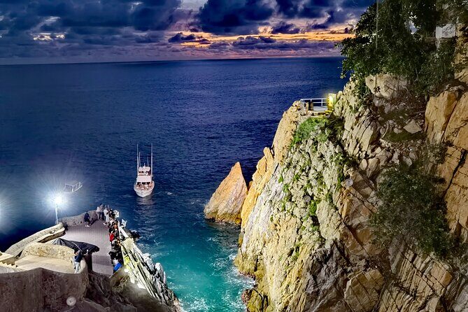 Different Versions of Sunset in "La Quebrada" High Cliff Divers - The Itinerary in Detail: What to Expect