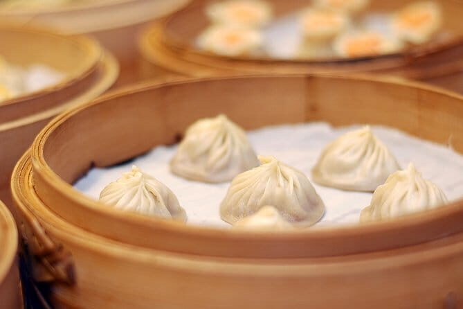 Din Tai Fung Dinner and VIP Class River Cruise Experience in Shanghai - Discovering Shanghai at Night: An Evening of Beauty and Flavor