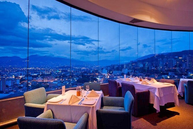 Dinner at Bellini, the largest revolving restaurant in the world - Introduction