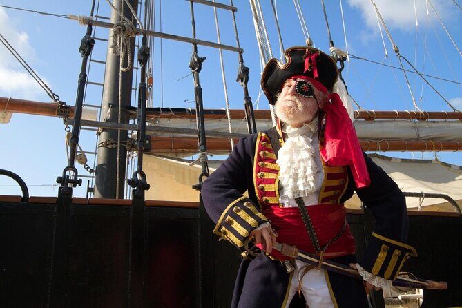Dinner & Live Pirate Fight from Cancun - Key Points