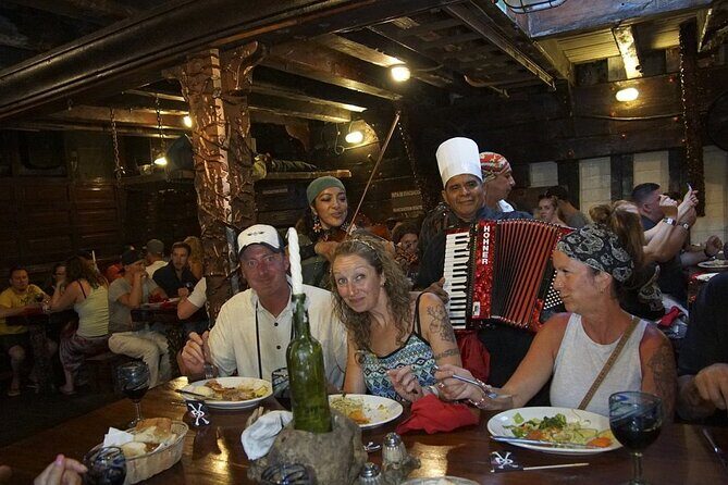 Dinner with pirates! Night Show and Dinner - FAQ