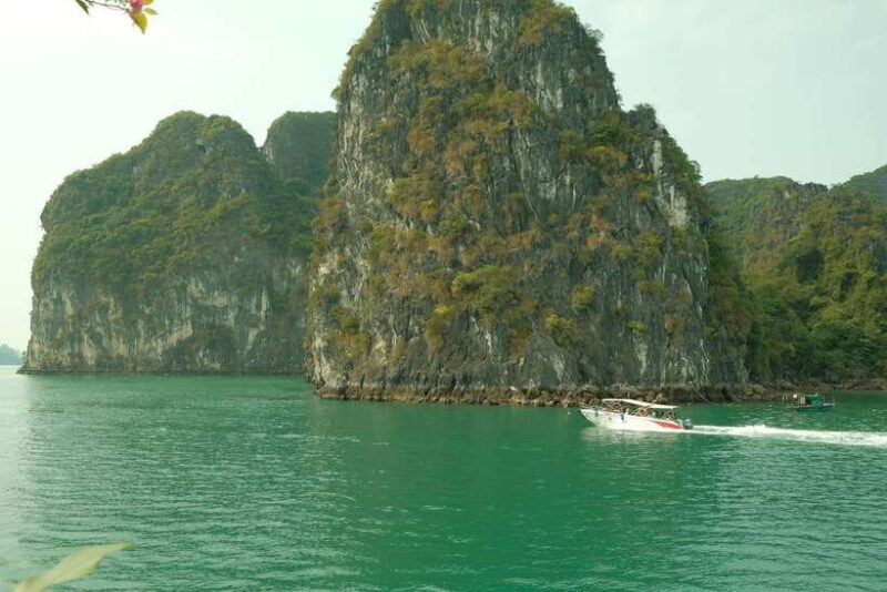 Discover Ha Long Bay's Wonders on a Day Cruise from Hanoi - An In-Depth Look at the Ha Long Bay Day Cruise