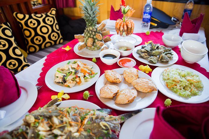 Discover Halong Bay - Titop Island - Surprise Cave 1 Day with Lunch From Hanoi - The Food: A Highlight of the Day