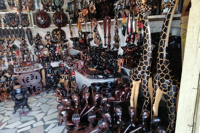 Discover kumasi Tours - Ntonso Adinkra Craftsmen