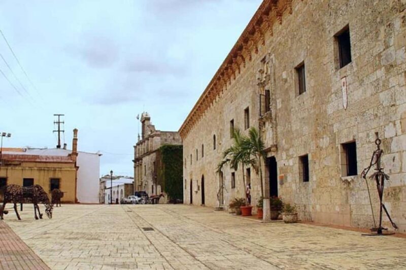 Discover Santo Domingo: Colonial History, Monuments & Lunch - Key Points