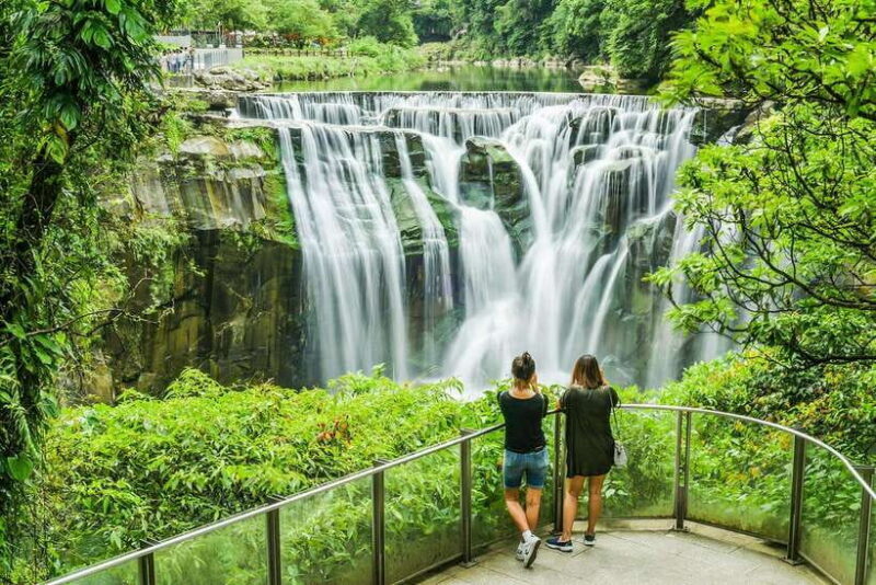 Discover Taiwan's Charms: Jiufen & Shifen Private Day Tour - An In-Depth Look at the Tour Experience