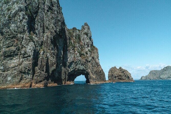 Discover the Bay - Hole in the Rock cruise includes Island Lunch - An In-Depth Look at the Itinerary