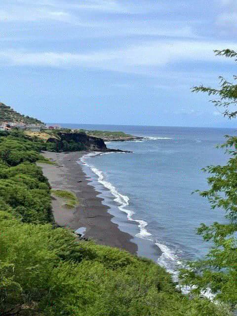Discover the Black Sand Beach+the Natural Pool - The Sum Up