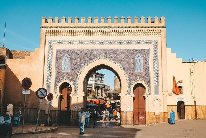 Discover the city of Fes on foot with the best guides - Key Points