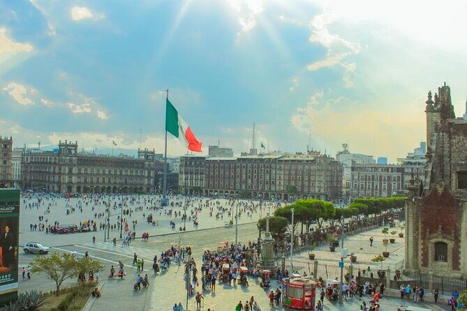 Discover the Latin-American Tower and Historic Center Tour - An In-Depth Look at the Tour Experience