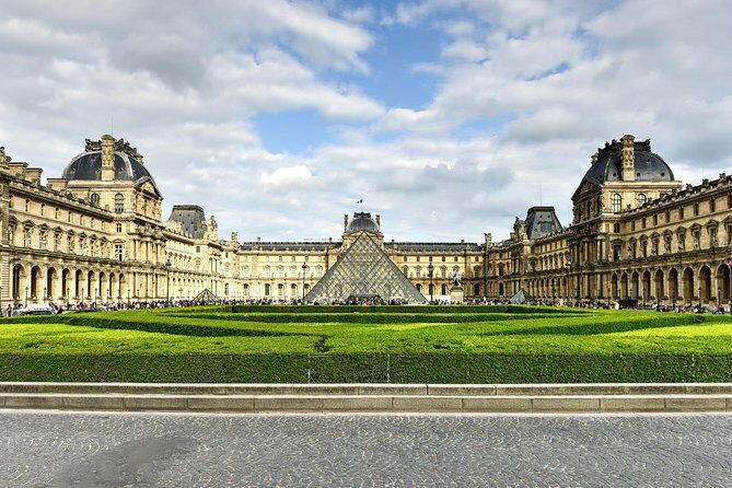 Discover the secrets of the Louvre - What to Expect