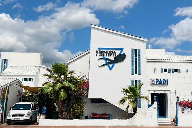 Discovery Scuba Diving in Dubai - Starting Point: Ease of Access at Bermuda Diving Center