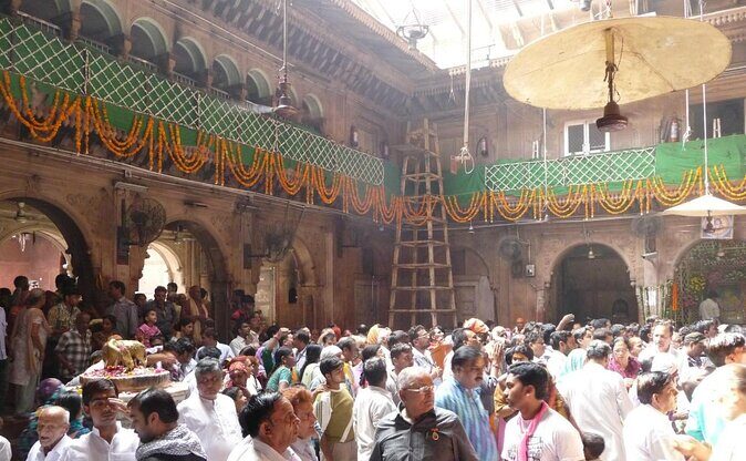 Divine Love Journey Of Radha Krishna Full Day Tour From Delhi - A Journey Through Sacred Sites: What to Expect