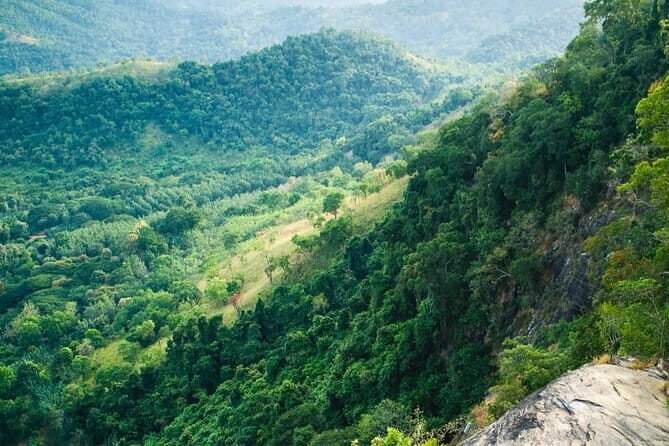 Diyaluma Waterfall & Natural Pool Bath. - What Makes This Tour Special?