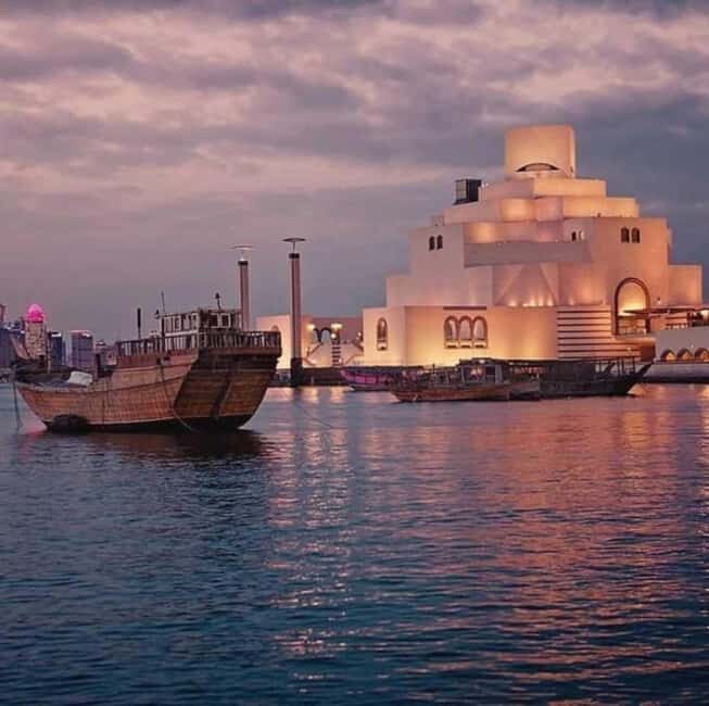 Doha: Doha Stopover 4-Hour Highlights Tour" - The Guide and Transport