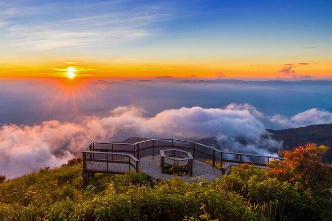 Doi Inthanon National Park with Nature Trail Trekking 1-Day Tour - Trekking Along Kew Mae Pan or Pha Dok Siew