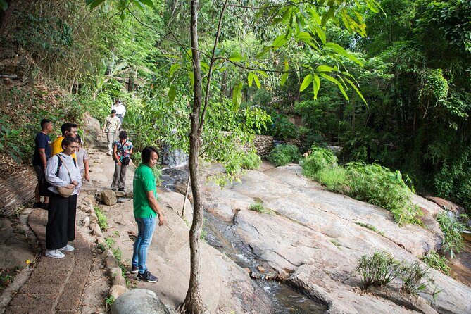Doi Suthep and Wat Pha Lat Sunrise Private Tour  Half Day - FAQs