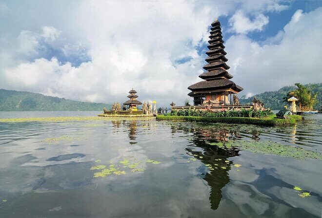 Dolphin Tour - Waterfall - Wanagiri Hill - Temple on the Lake - Free WiFi - Key Points