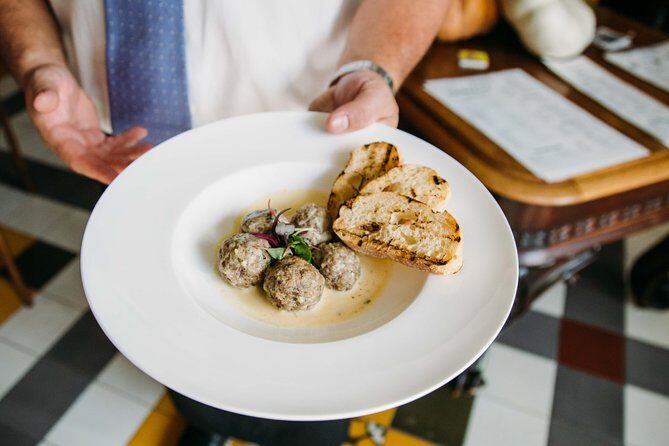 Downtown Sacramento Historical Food Tour - An In-Depth Look at the Sacramento Food & History Tour