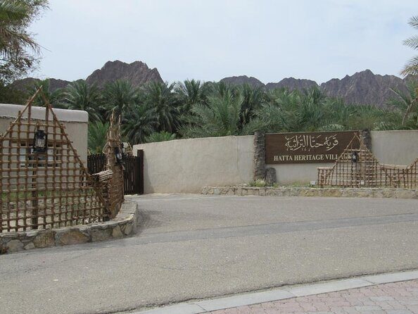Dubai Evening Private 4x4 Desert Safari ,4 Live Shows, BBQ Dinner - Key Points