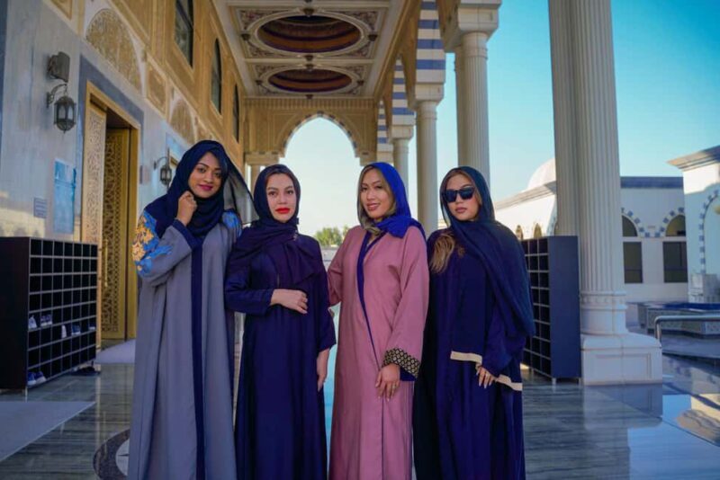 Dubai: Frame Tickets, Creek, Souks & Blue Mosque Guided Tour - Additional Tips