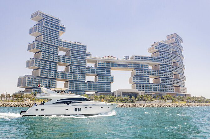 Dubai Luxury Yacht Tour with Live BBQ & Drinks - An In-Depth Look at the Dubai Luxury Yacht Experience