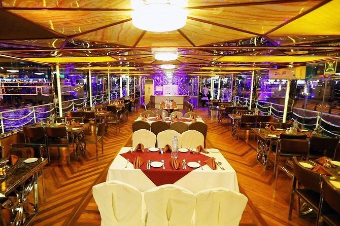 Dubai Marina Dinner Cruise with Live Shows - Food and Beverage Experience