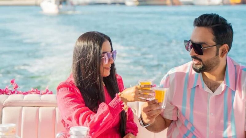 Dubai Marina: Private Boat Tour with Flower - Key Points