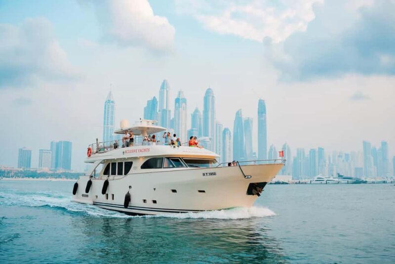Dubai Marina Yacht Tour: Ain Wheel, JBR & Harbour in 1 Hour - Key Points